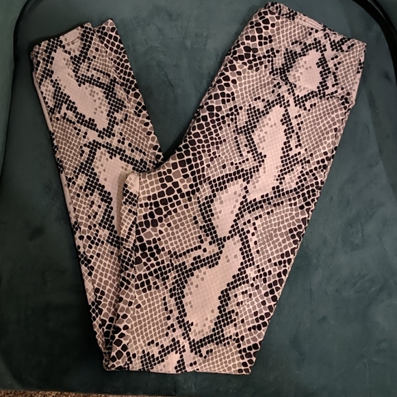 Lularoe Snakeskin Leggings Black White OS EUC HTF - Picture 1 of 4